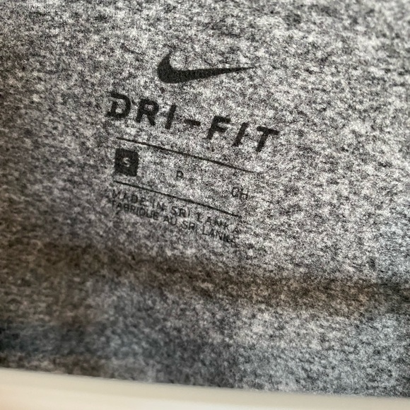 Nike Dri Fit half zip NWOT Size small - Picture 3 of 3